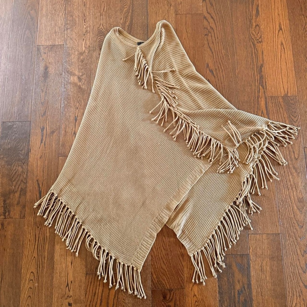 BCBGMAXAZRIA Women's Asymmetrical Ribbed Knit Fringe Poncho Tan